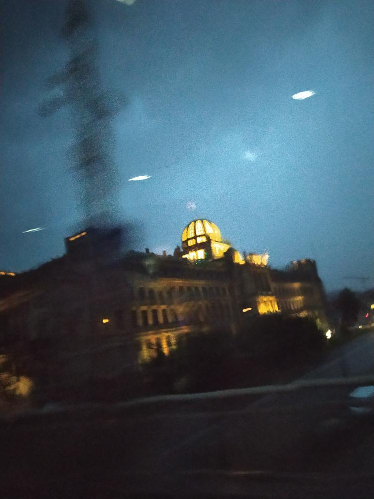 Beni Anlamıyor Bu Dünya Anne